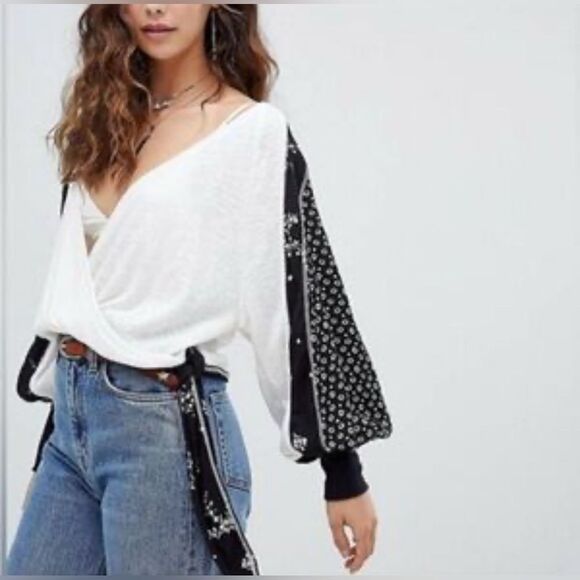 Beautiful cotton crossover blouse with black and white design XS - Picture 1 of 2
